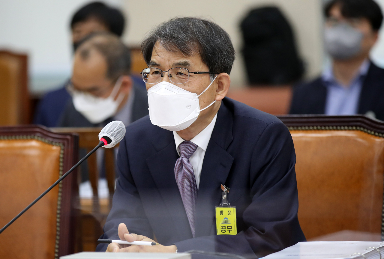 노태악 중앙선거관리위원장 후보자가 13일 오후 서울 여의도 국회에서 열린 인사청문회에서 의원들의 질의에 답변하고 있다. [연합]