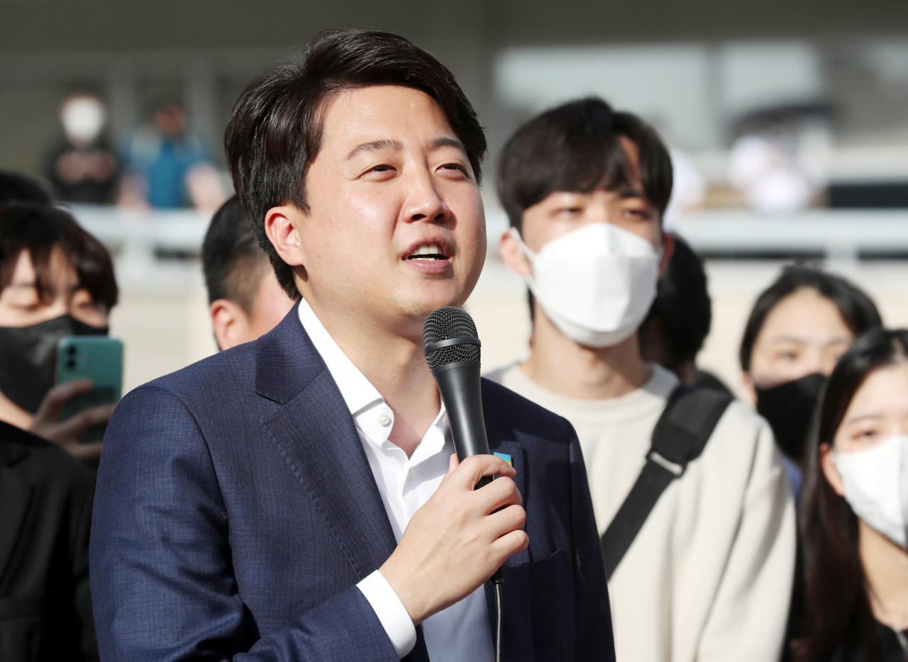 이준석 국민의힘 대표가 13일 오후 인천시 미추홀구 인하대학교에서 열린 청년 간담회에서 인사말을 하고 있다. [연합]