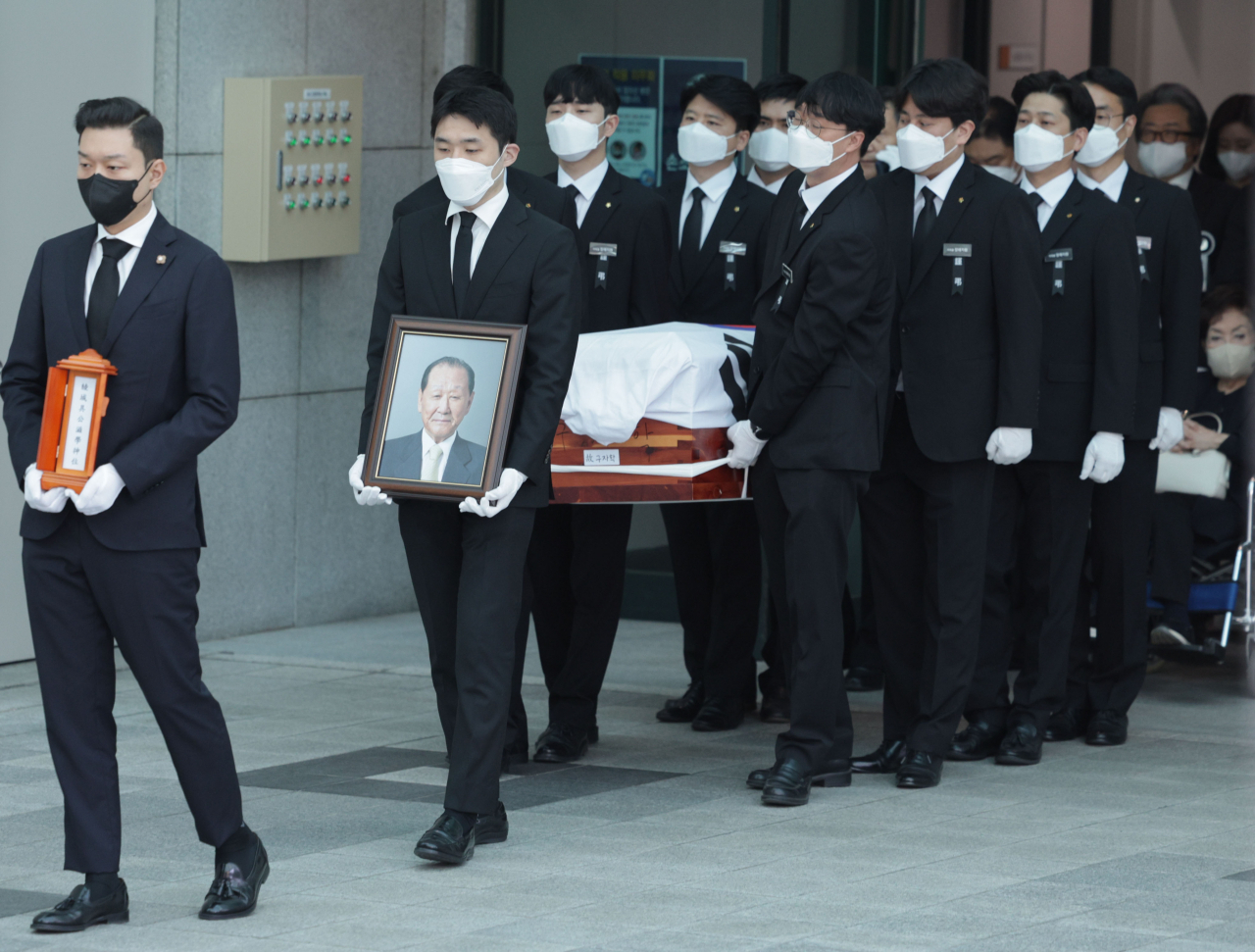 고(故) 구자학 아워홈 회장의 발인식이 15일 오전 서울 송파구 서울아산병원에 장례식장에서 엄수되고 있다. [연합]