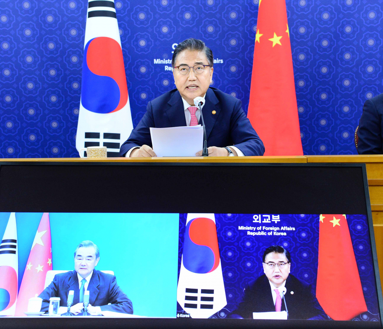 박진 외교부 장관이 16일 취임 후 처음으로 왕이 중국 외교담당 국무위원 겸 외교부장과 화상 통화를 하고 한반도 문제를 포함한 한중 관계 전반에 대해 논의했다. [외교부 제공]