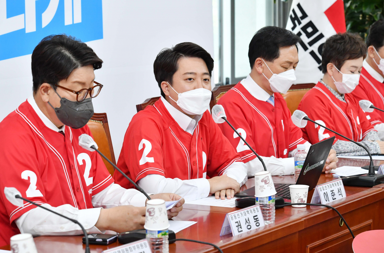 이준석 국민의힘 대표가 9일 서울 여의도 국회에서 열린 국민의힘 전국동시지방선거 중앙선거대책위원회 제1차 회의에서 모두발언을 하고 있다. 이상섭 기자