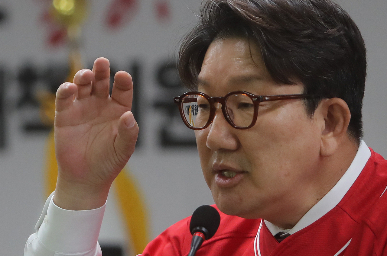 국민의힘 권성동 원내대표가 17일 오전 강원 춘천시 국힘 도당 사무실에서 열린 강원선대위 발대식에 참석해 발언하고 있다. [연합]