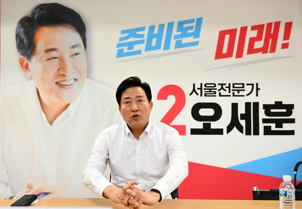 오세훈 국민의힘 서울시장 후보가 17일 서울 중구 선거캠프에서 헤럴드경제와 인터뷰를 하고 있다. 임세준 기자