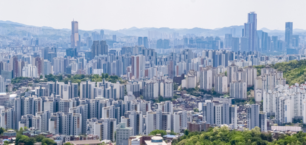 지난 15일 서울 청와대 상공에서 바라본 마포와 여의도 일대 아파트 모습. [연합]
