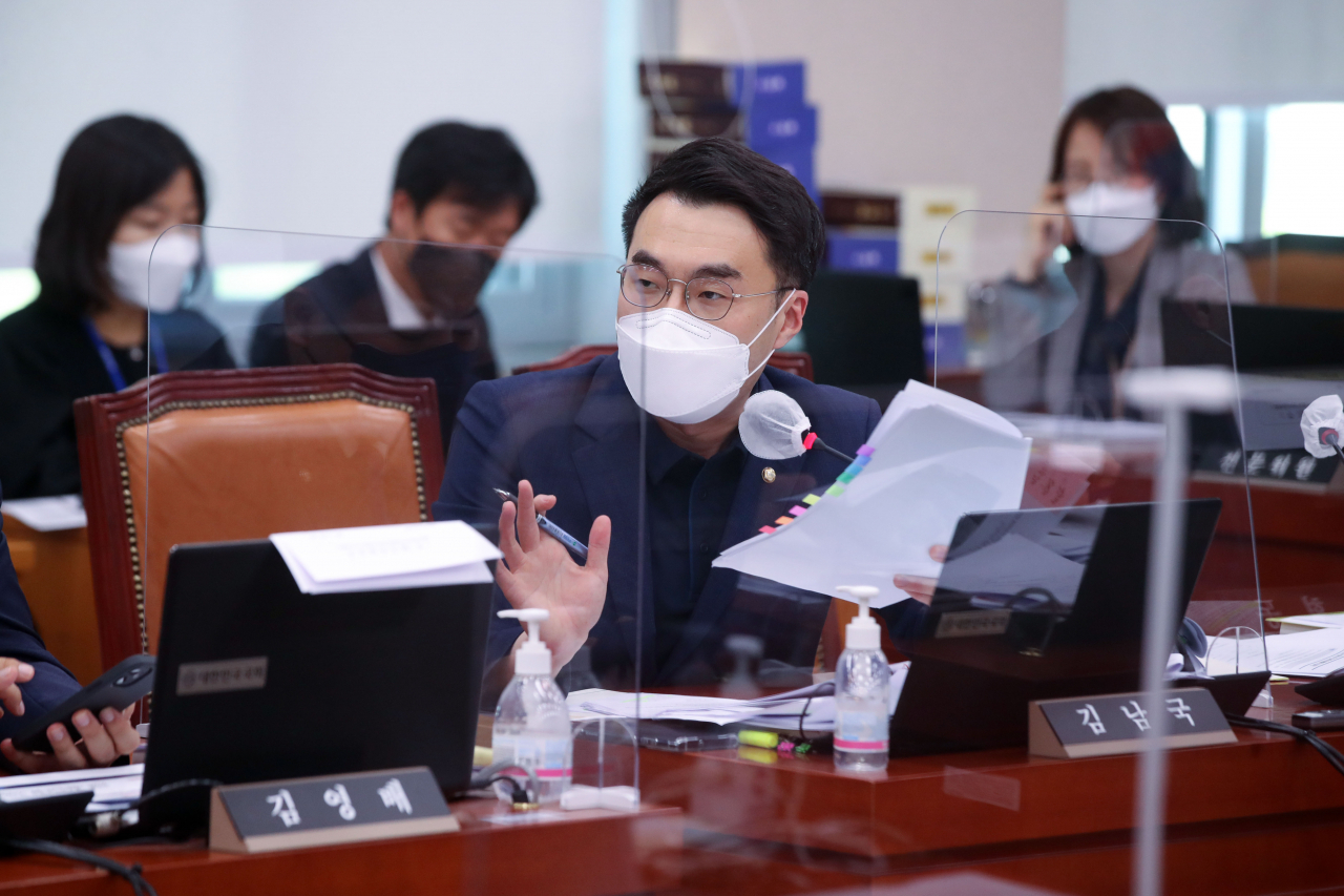 더불어민주당 김남국 의원이 지난 9일 오후 국회에서 열린 한동훈 법무부 장관 후보자 인사청문회에서 질의하고 있다. [연합]
