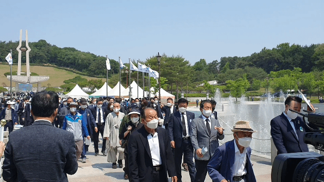 42년이 지난 5·18민주화운동이 살아있는 국회의원 200여명을 광주로 소환했다. 서인주 기자