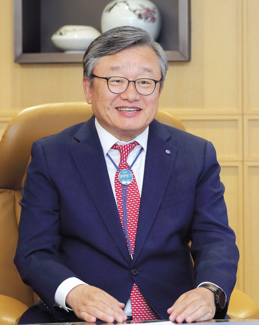 임성훈 DGB대구은행장은 은행들의 디지털경쟁 심화에 대한 대처에 대해 “앞으로의 100년 글로벌 기업을 위해 급속한 언택트 시대에 적극 대응해 IM뱅크를 기반으로 디지털 혁신에 힘쓰겠다”고 말했다. [대구은행 제공]