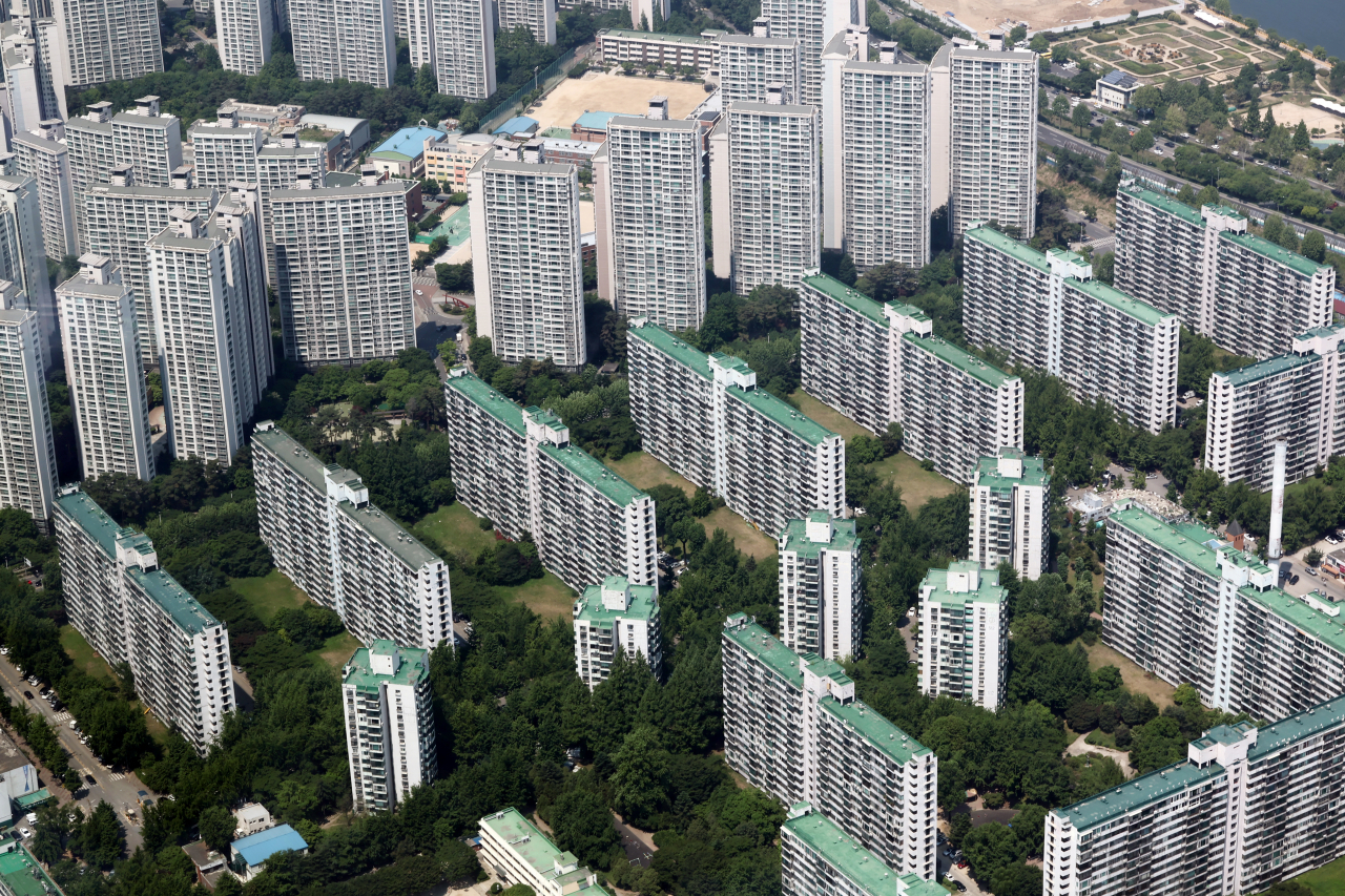 지난 17일 서울 송파구 롯데월드타워 전망대 서울스카이에서 바라본 서울 시내 모습(사진은 기사 내용과는 관련없음). [연합}