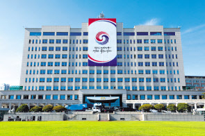 참여연대가 경찰을 상대로 낸 집회 금지통고 집행정지 가처분신청의 심문기일이 20일 서울행정법원에서 열린다. 법원이 인용 결정을 할 경우, 한미정상회담 당일 대통령실 앞에서 참여연대의 집회 개최가 가능해진다. 서울 용산구 대통령실 모습. [헤럴드경제DB]