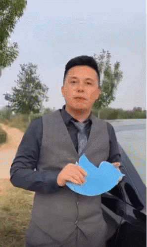 얼론 머스크 테슬라 최고경영자와 닮은 것으로 유명해진 '마이룽'(오른쪽). [트위터]
