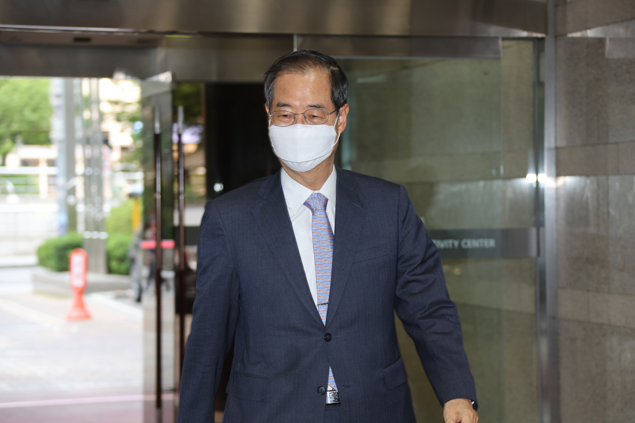 한덕수 국무총리 후보자가 국회 본회의 임명동의안 표결일인 20일 서울 종로구 한국생산성본부 건물에 마련된 국회 인사청문회 준비단 사무실에 출근하고 있다. [연합]