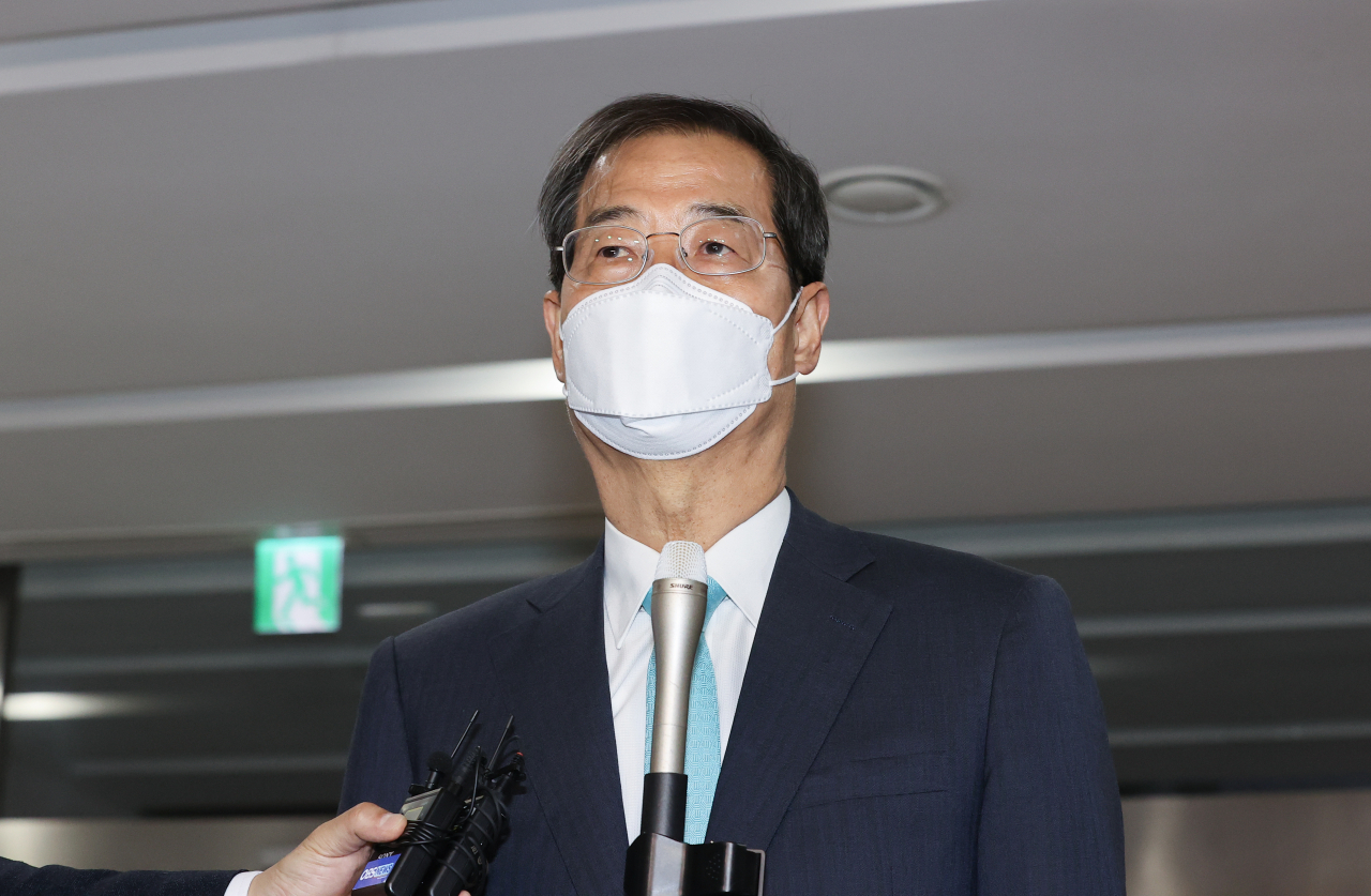 한덕수 국무총리 후보자가 임명동의안이 가결된 20일 오후 서울 종로구 한국생산성본부에서 취재진에 소감을 밝히고 있다. [연합]