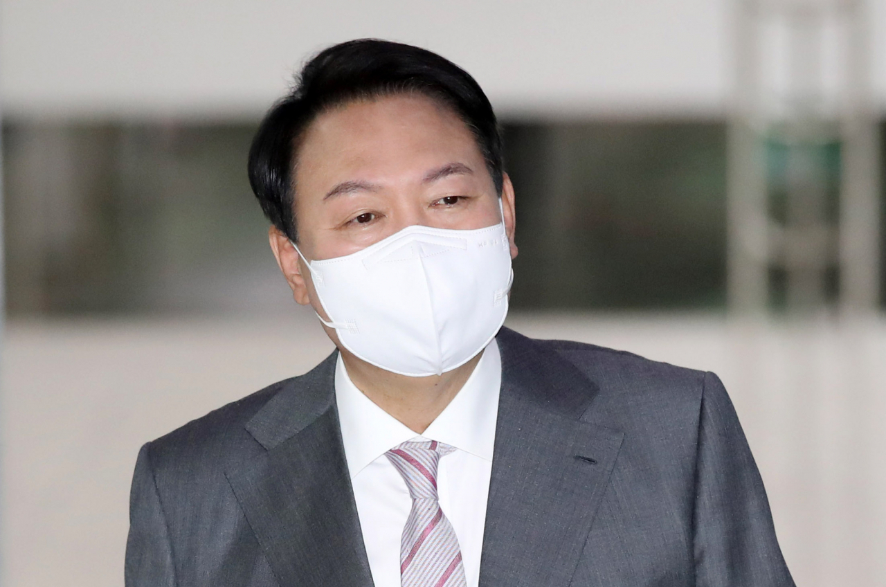 조 바이든 미국 대통령과의 만남을 앞둔 윤석열 대통령이 20일 오전 서울 용산 대통령실 청사로 출근하고 있다. [연합]