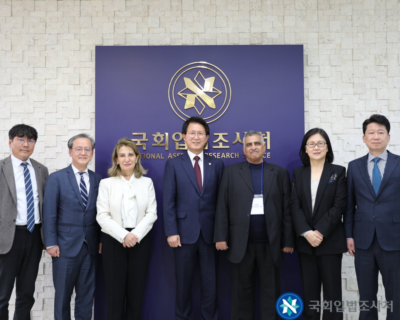 Meeting with National Assembly Research Service President Kim Man Heum (fourth from left) (National Assembly Research Service)