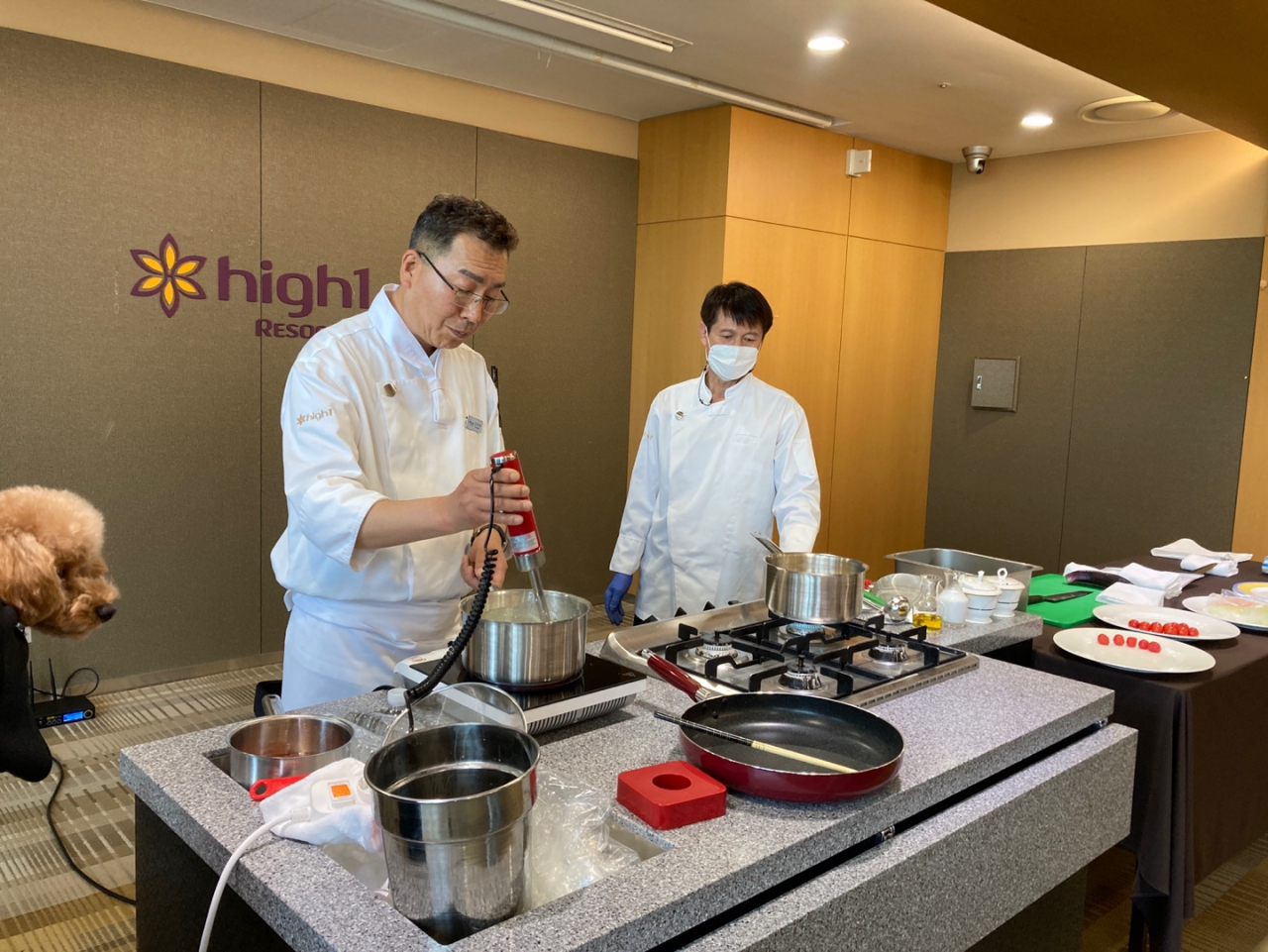펫 푸드 시연