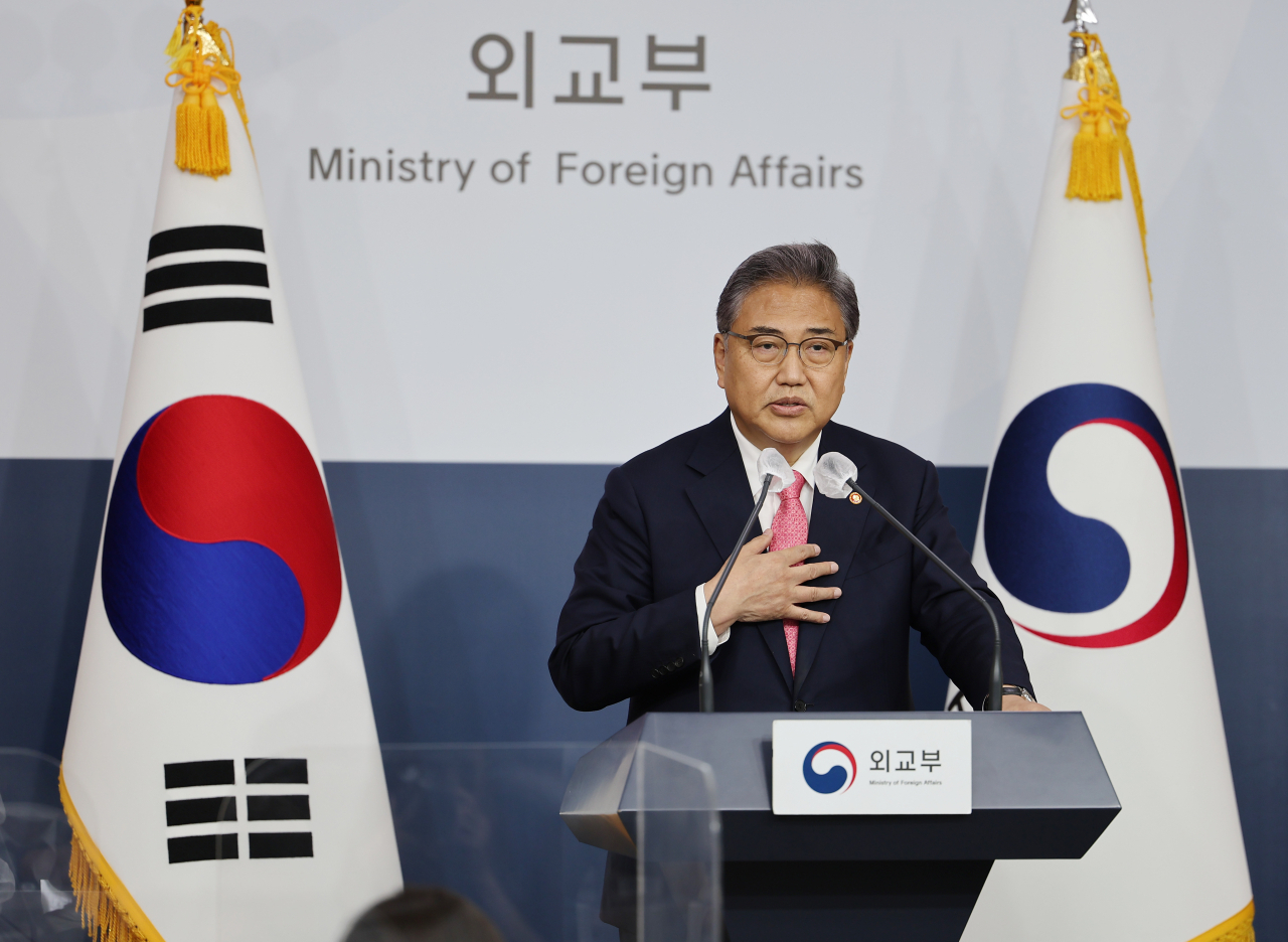 박진 외교부 장관이 23일 서울 도렴동 외교부 청사 브리핑실에서 한미 정상회담 결과를 브리핑하고 있다. [연합]