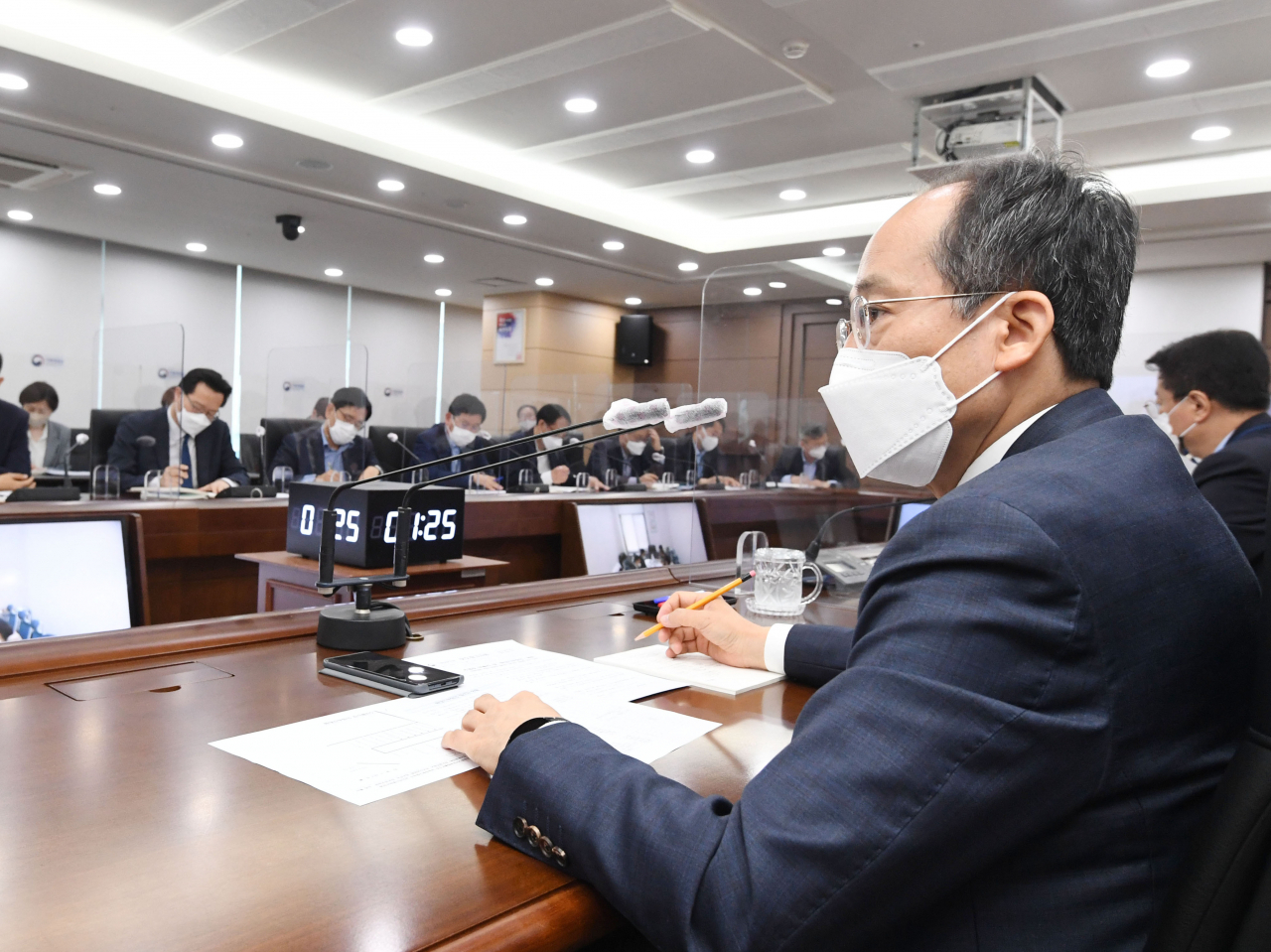 추경호 부총리 겸 기획재정부 장관이 23일 정부세종청사에서 기획재정부 확대간부회의를 주재하고 있다. 연합뉴스