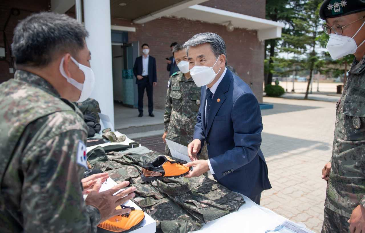 이종섭 국방부장관은 지난 23일 오전 논산 육군훈련소를 방문해 신병 교육현장을 점검하고 장병들을 격려했다. [국방부 제공]