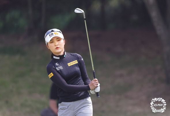 슈퍼루키 이예원이 두산매치플레이에서 플레이하는 모습 [KLPGA 제공]