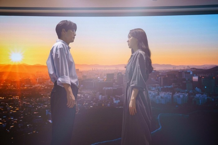 배우 윤계상, 서지혜가 출연한 디즈니+ 오리지널 콘텐츠 '키스식스센스' 중 한 장면[디즈니+코리아 제공]