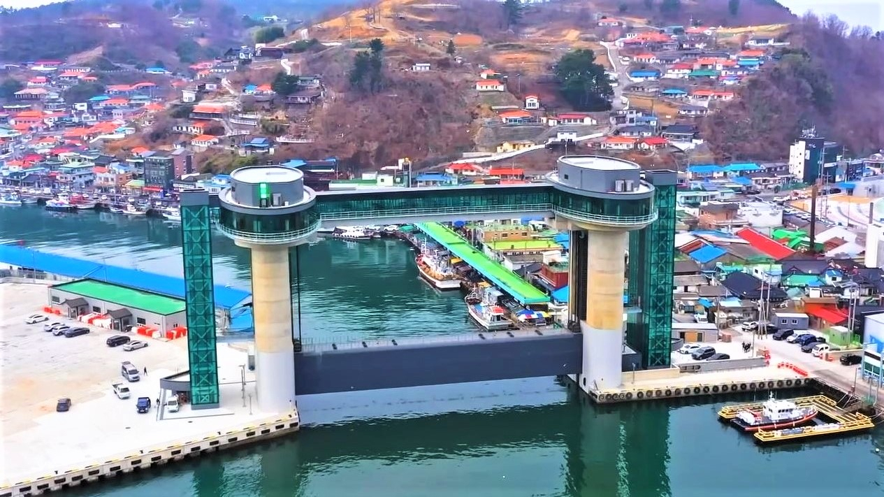 삼척항 지진해일 침수방지시설의 모습. [동부건설 제공]