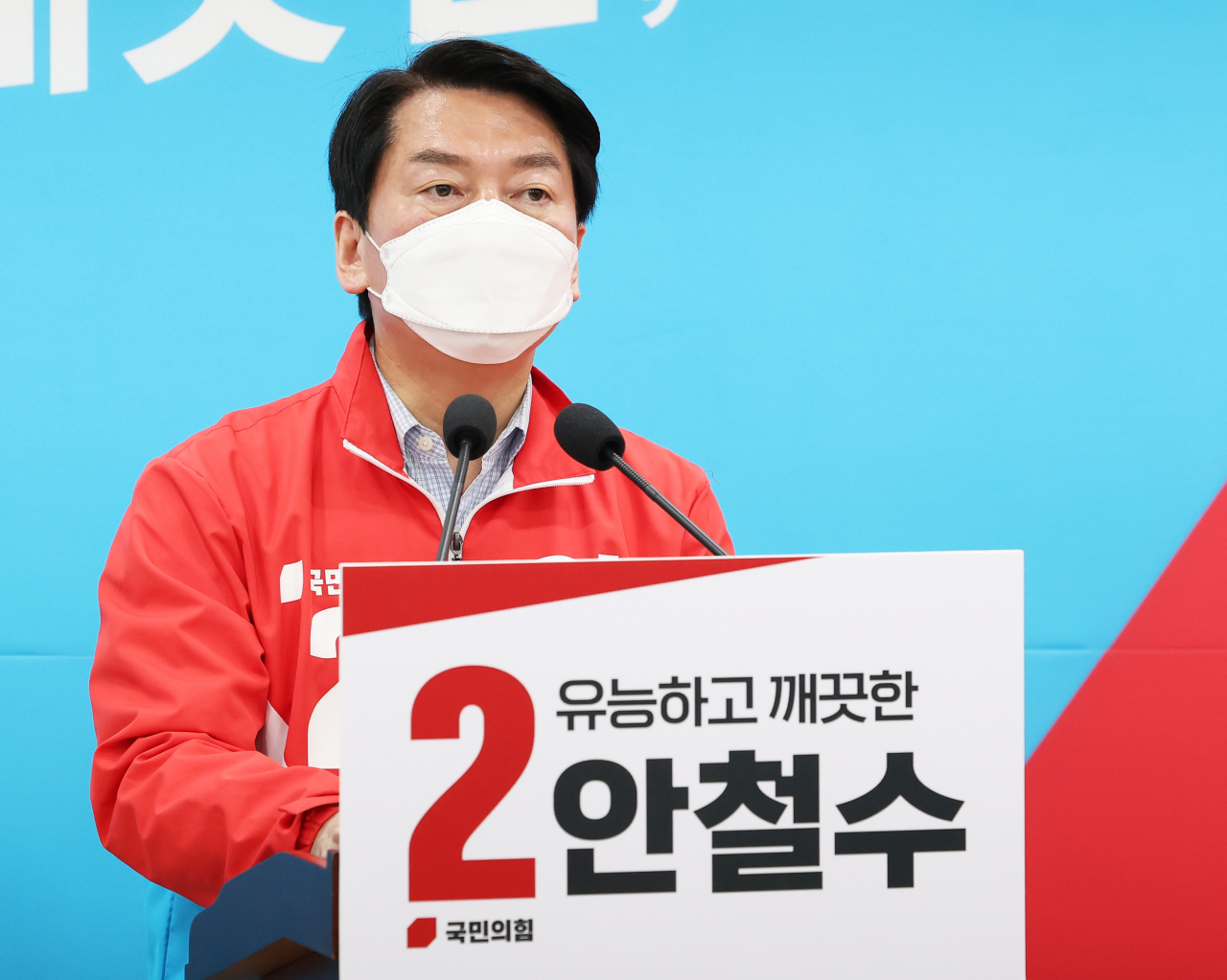 경기 성남 분당갑 국회의원 보궐선거에 출마한 안철수 국민의힘 후보가 지난 18일 오전 경기도 성남시 자신의 선거 캠프에서 교육 관련 공약을 발표하고 있다. [연합]