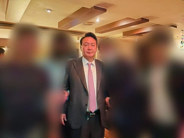 맛 칼럼니스트 황교익씨가 올린 윤 대통령 만취짤 [페이스북 캡처]