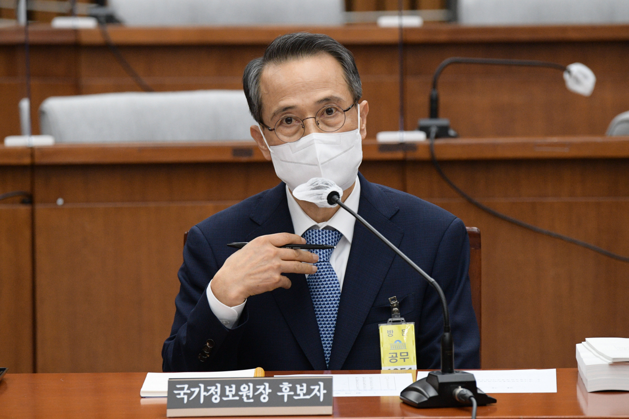 김규현 국가정보원장 후보자가 25일 오전 서울 여의도 국회에서 열린 인사청문회에 출석해 의원 질의에 답변하고 있다. 이상섭 기자
