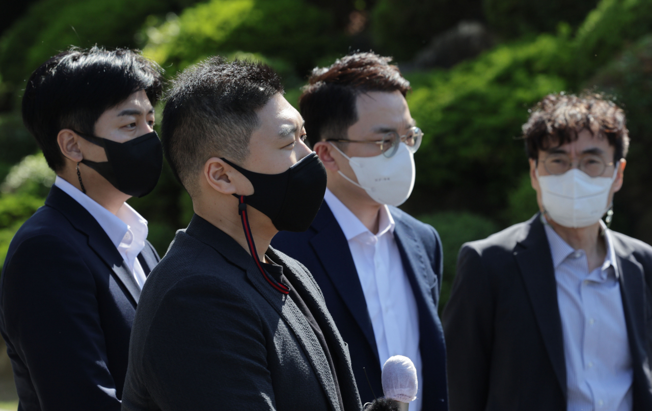 김본환 로앤컴퍼니 대표(왼쪽 두번째). [연합]