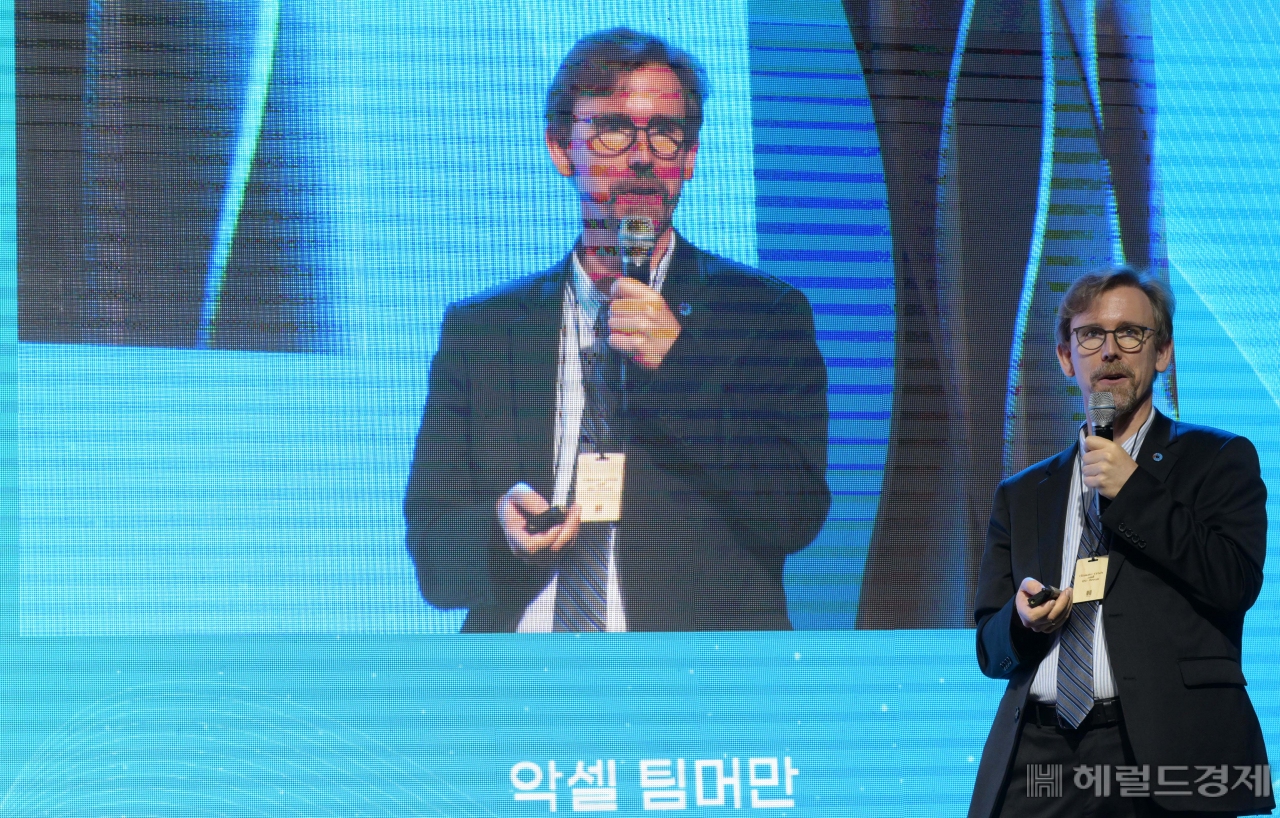 제2회 ‘H.eco Forum 2022’(헤럴드환경포럼)이 26일 오전 서울 용산구 노들섬 다목적홀에서 ‘기후위기와 바다’를 주제로 열린 가운데 악셀 팀머만 부산대학교 기후물리연구단 단장이 강연을 하고 있다. 이상섭 기자