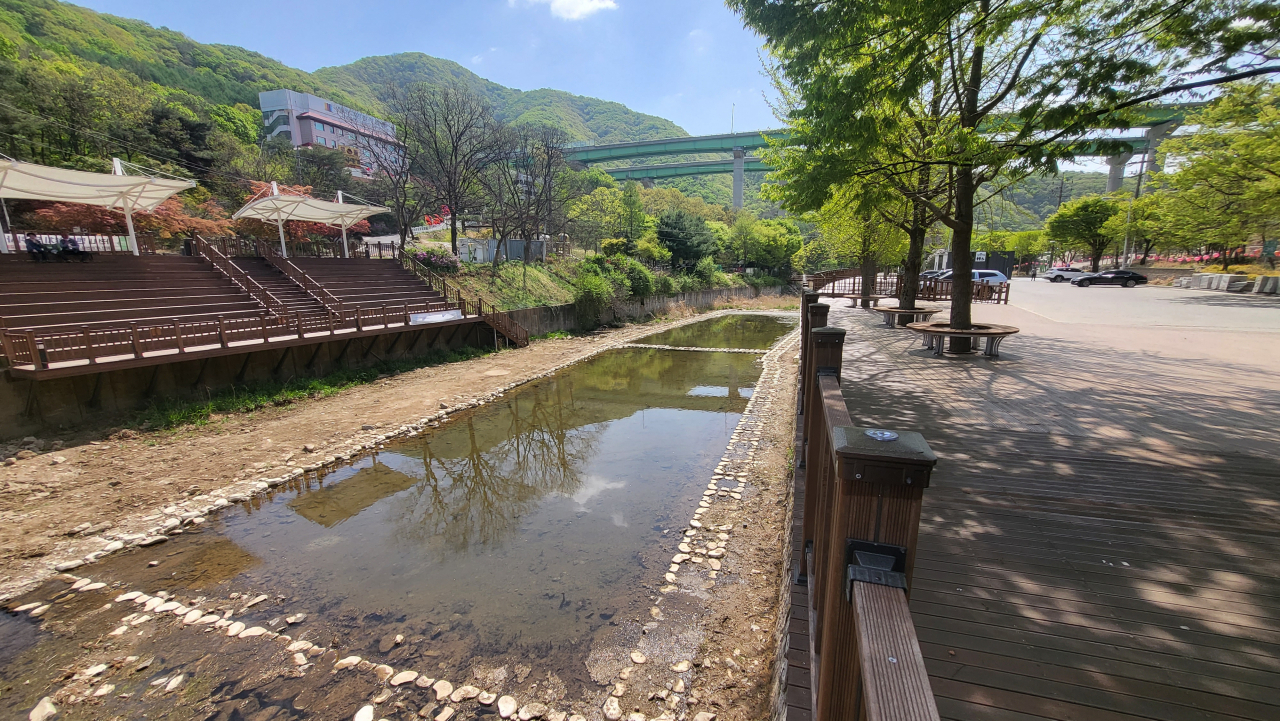 장흥계곡 물놀이장