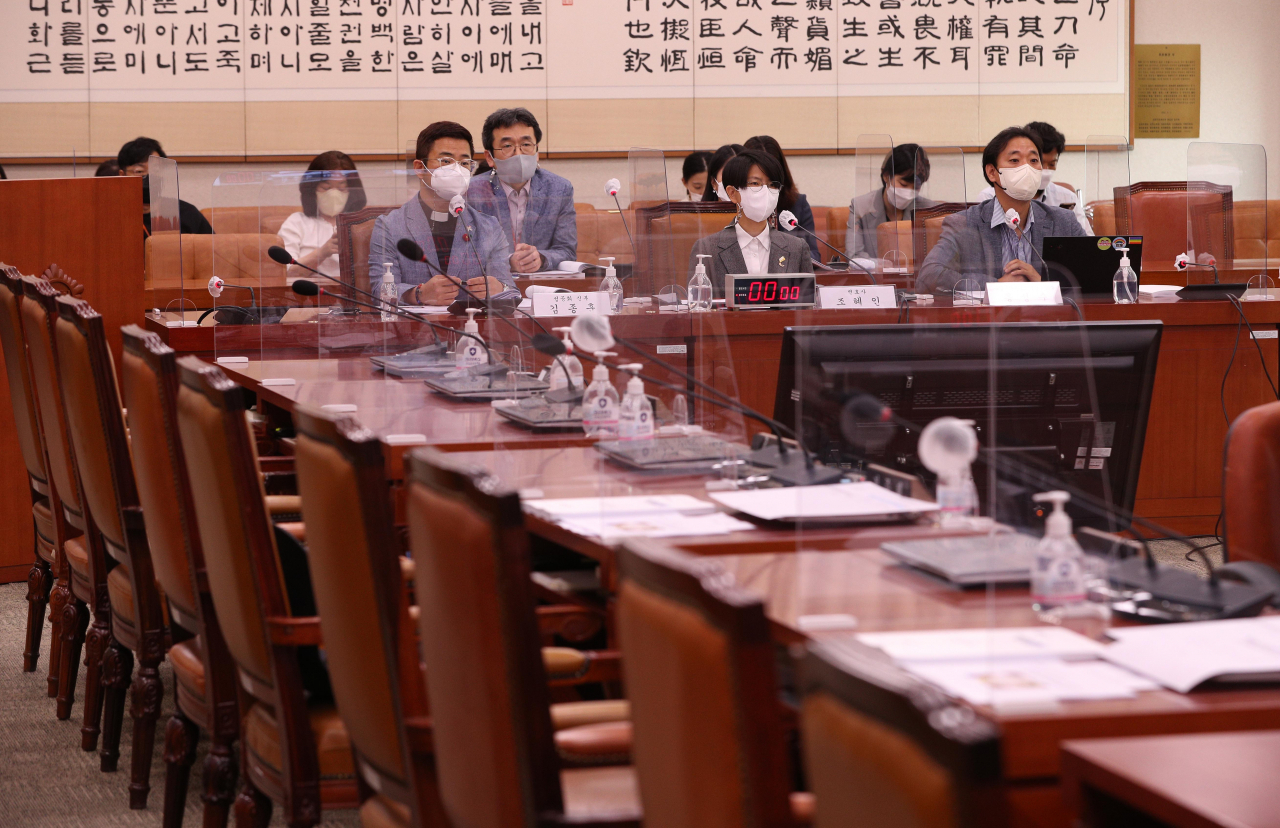 국회 법제사법위원회 법안심사제1소위원회의 차별금지법(평등에 관한 법률) 제정 관련 공청회가 지난 25일 오전 국회 법사위 회의실에서 국민의힘 의원들이 불참한 가운데 열리고 있다. [연합]
