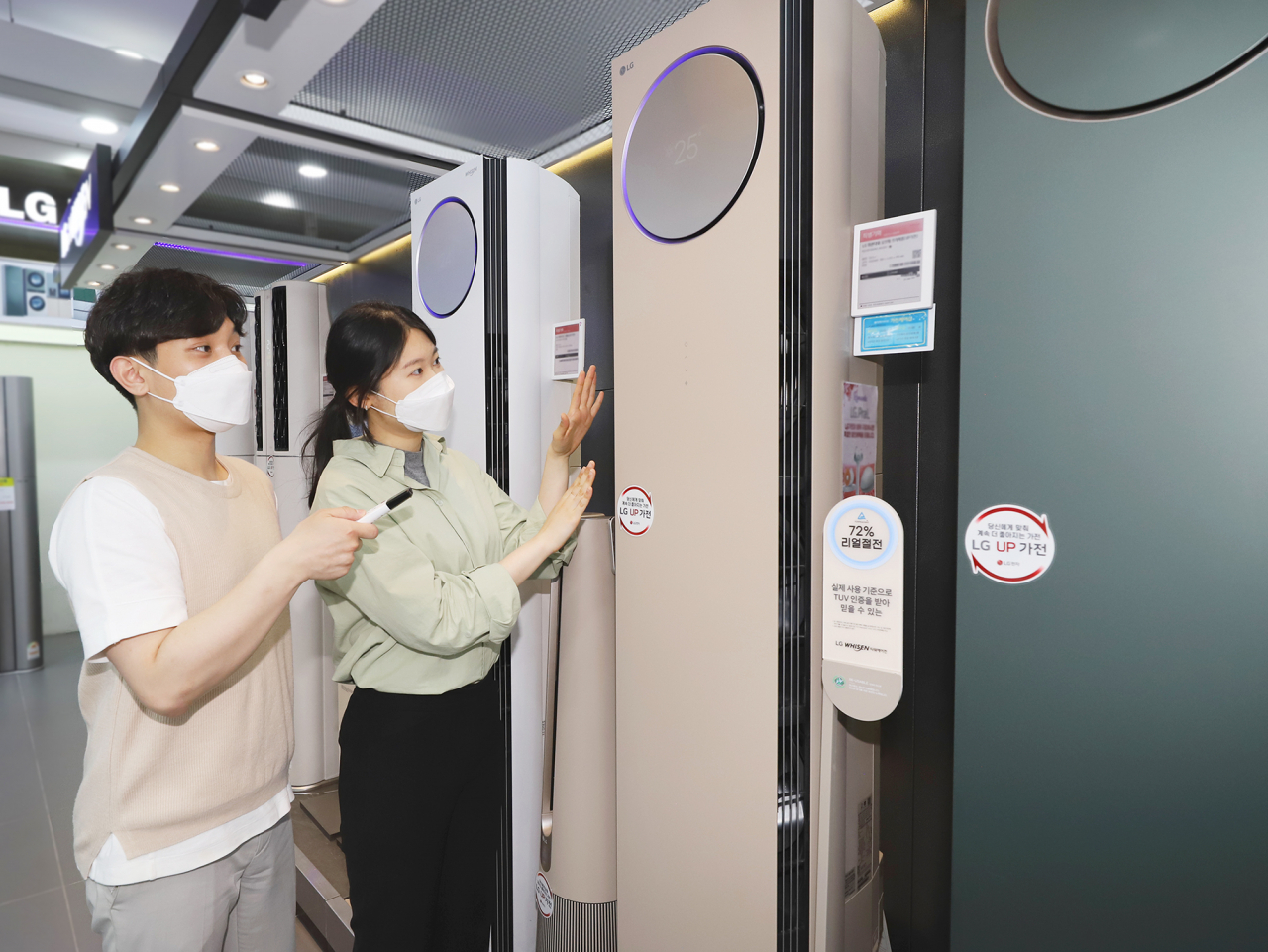 롯데하이마트 월드타워점 냉방가전 코너 모습.[롯데하이마트 제공]