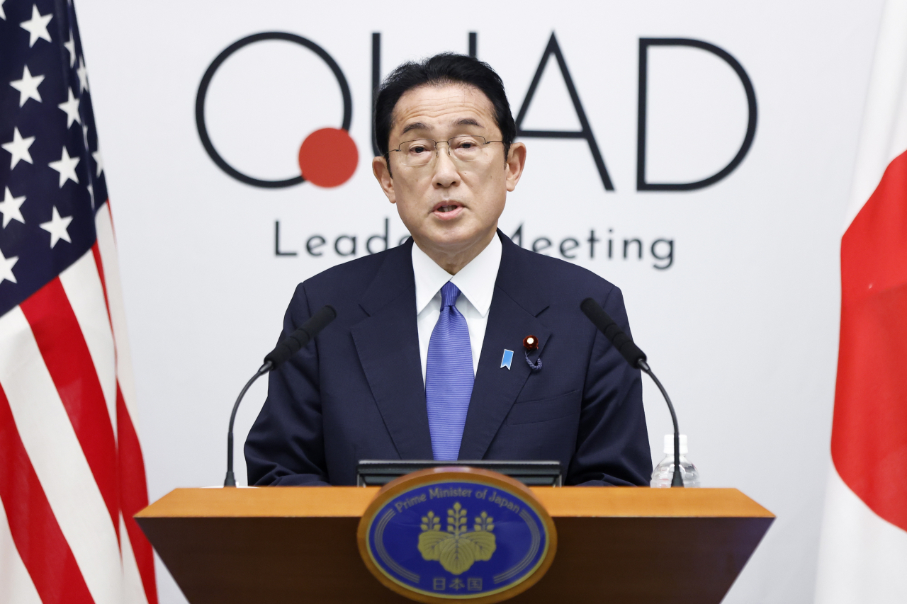 쿼드(Quad·미국·일본·호주·인도 안보 협의체) 정상회담을 마친 기시다 후미오 일본 총리(64)가 이달 24일 일본 도쿄에 위치한 총리 관저에서 기자회견에 나서고 있다. [연합]
