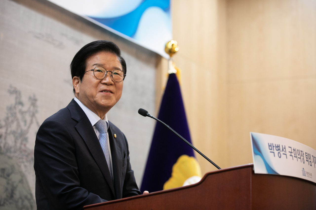 박병석 국회의장이 26일 오전 국회에서 퇴임 기자간담회를 열고 21대 국회 전반기를 이끈 소회를 밝히고 있다. [연합]