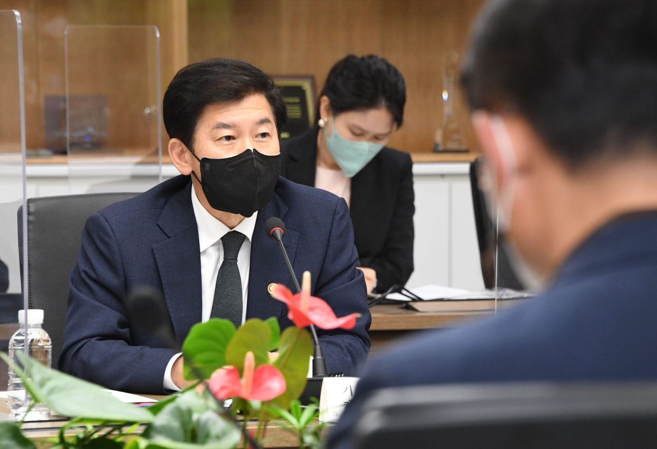 최상대 기획재정부 차관이 20일 서울 여의도 한국수출입은행에서 '재정관리 점검 회의'를 주재하고 있다. 연합뉴스