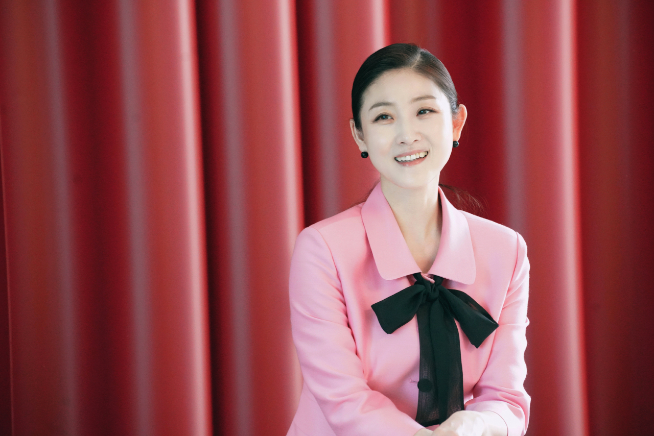 데뷔 25주년을 맞은 김주원은 “발레는 젊음의 예술이라는 걸 이제야 알게 됐는데, 40대가 된 지금 감정적으로 더 많은 것을 보여줄 수 있다는 걸 느낀다”고 말했다. [EMK엔터테인먼트 제공]
