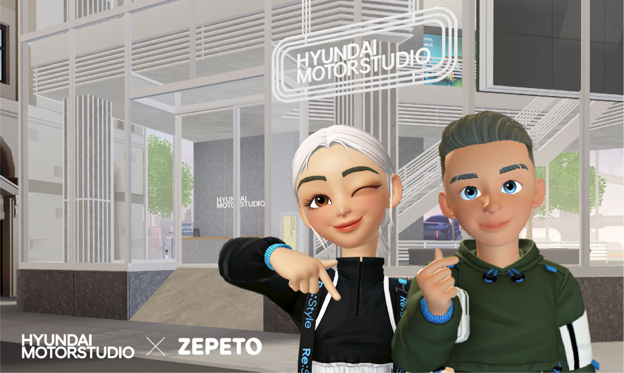현대자동차는 30일 글로벌 메타버스 플랫폼 ‘제페토(ZEPETO)’ 가상공간 내 현대 모터스튜디오를 구축하고 다양한 모빌리티 라이프를 체험할 수 있는 콘텐츠를 제공한다고 밝혔다. ‘제페토’내 현대 모터스튜디오 전경.[현대차 제공]