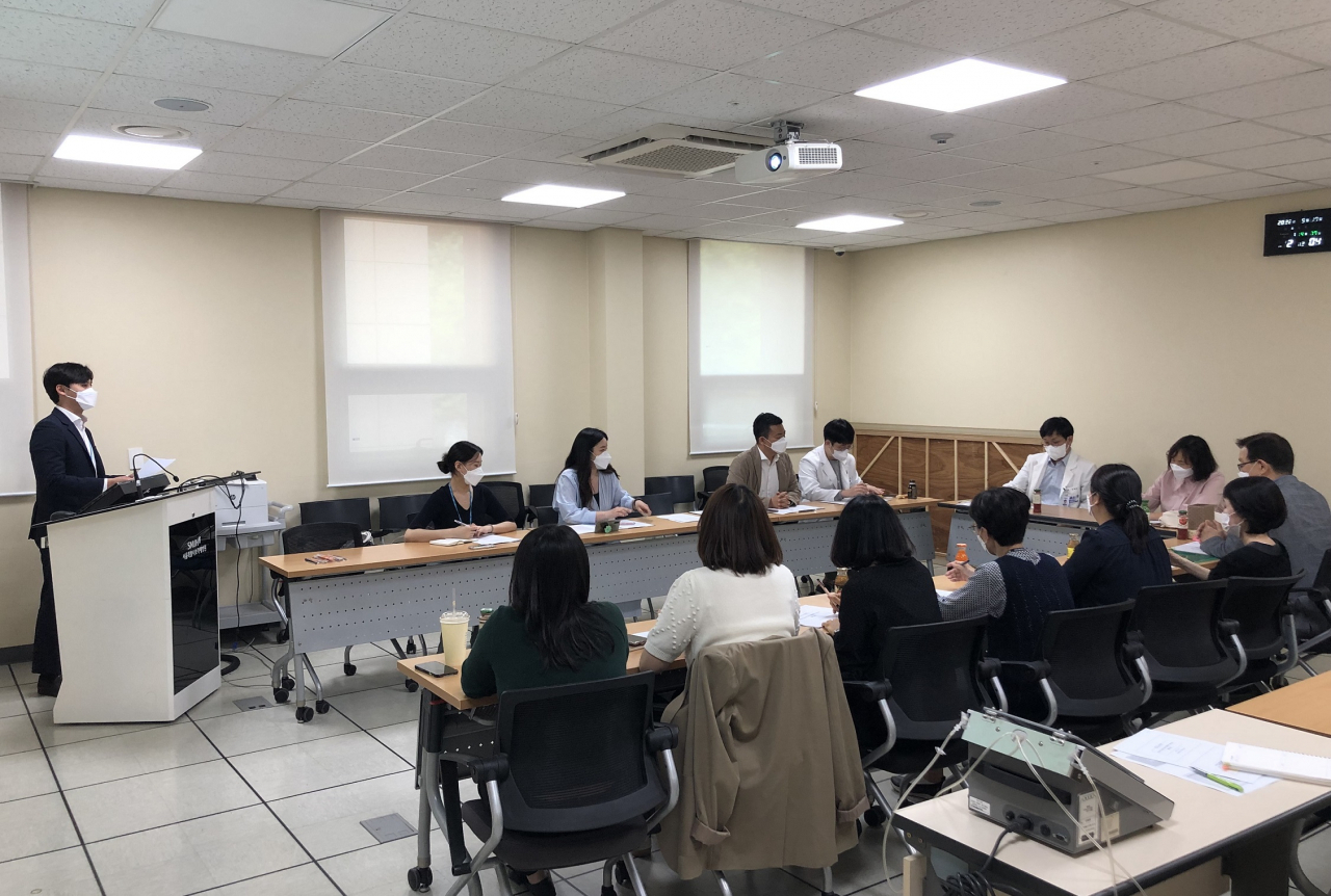 17일 동작구는 보라매병원에서 ‘퇴원환자 지역사회 연계사업’을 위한 협의를 진행했다. [동작구 제공]