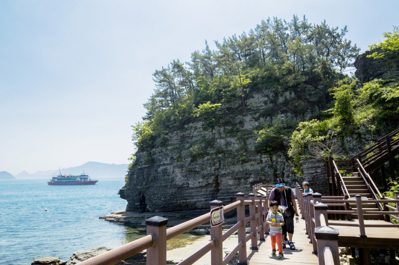고성 상족암군립공원 산책로 [경남도 제공]