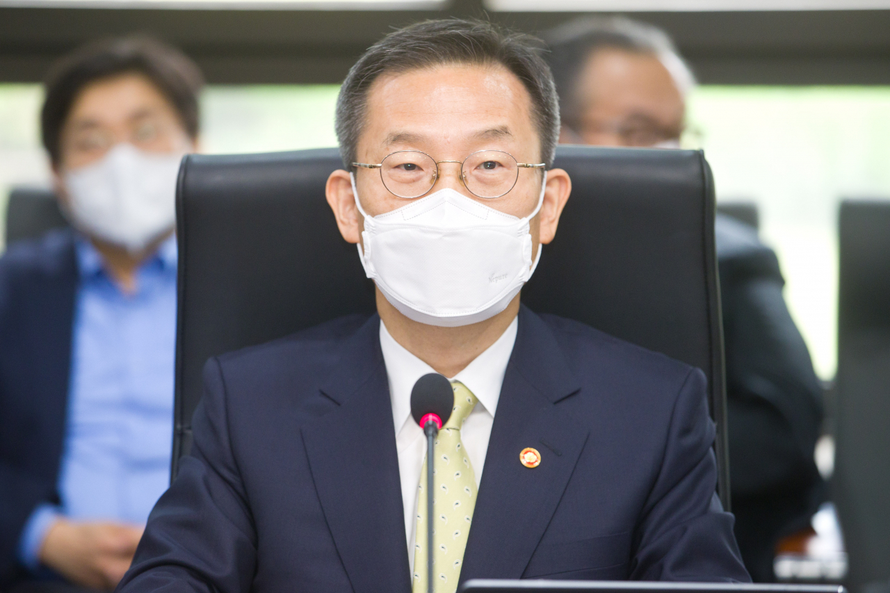 이종호 과학기술정보통신부 장관이 30일 오후 대전광역시 유성구 한국과학기술원(KAIST)에서 열린'반도체 인재양성 간담회' 에 참석해 인사말을 하고 있다.[과기정통부 제공]