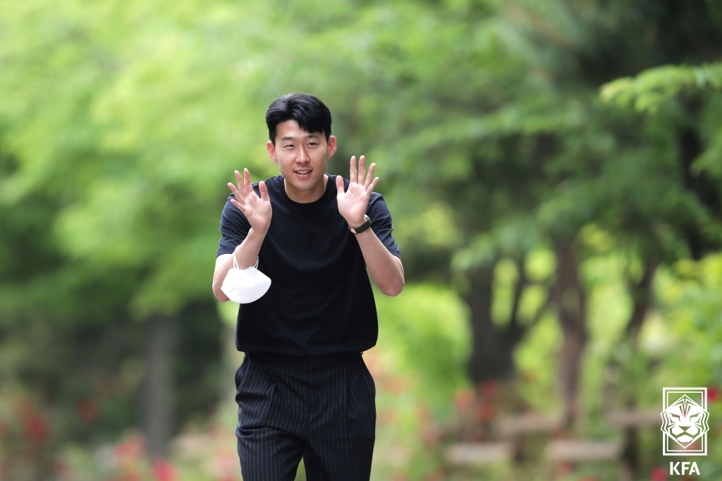 손흥민이 30일 오후 경기도 파주 NFC(축구대표팀 트레이닝센터)로 입소하고 있다. [KFA 제공]