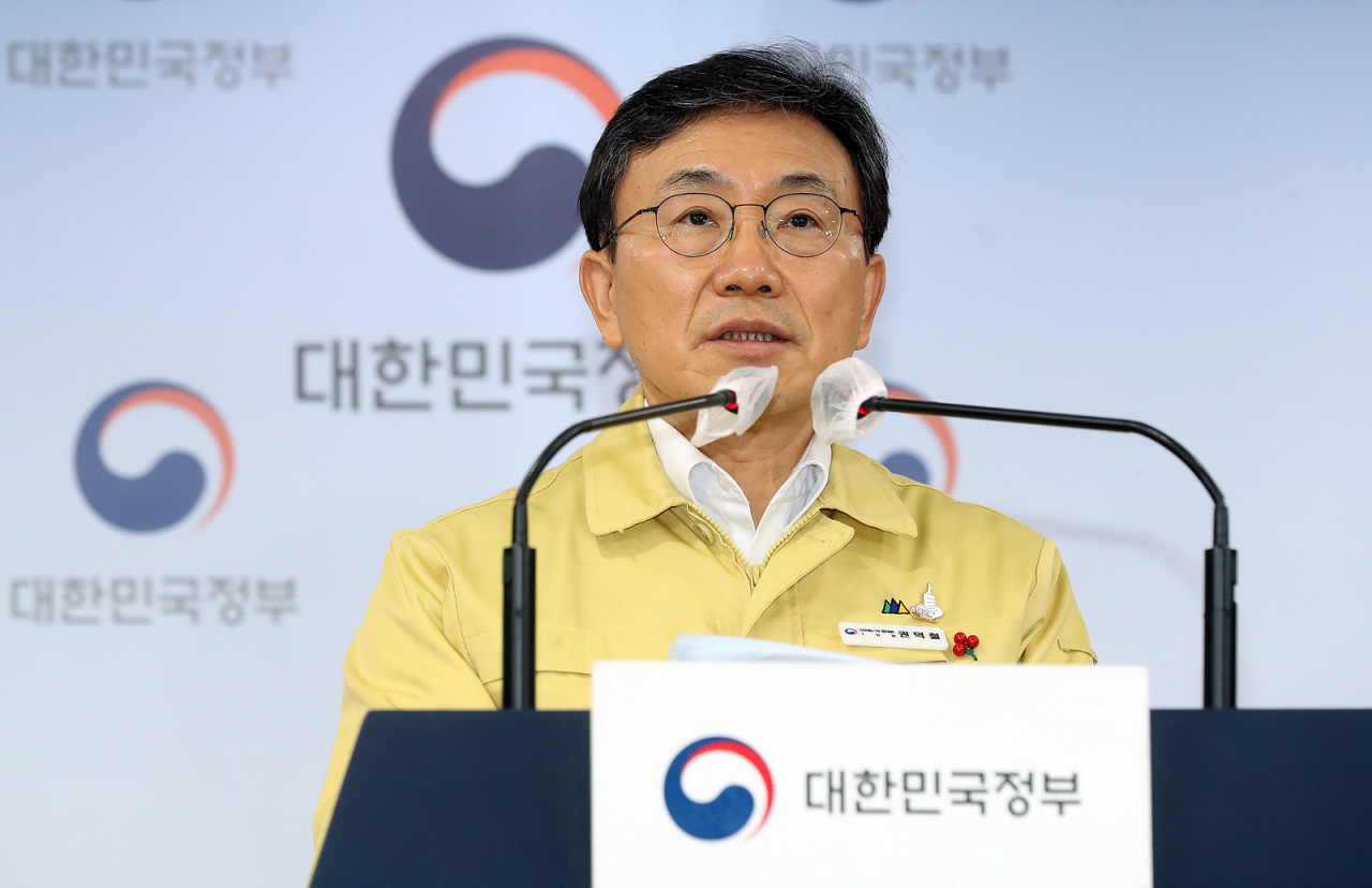 Kwon Deok-cheol speaks during a news briefing held Dec. 22, 2021. (MOHW)