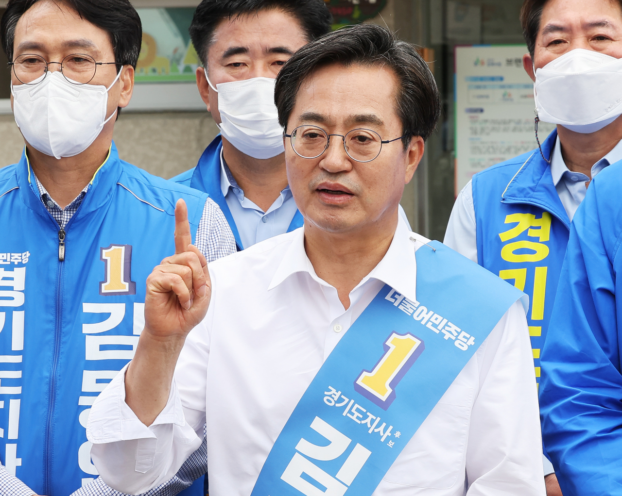 더불어민주당 김동연 경기도지사 후보가 31일 오전 경기도 오산시 오색시장을 방문해 발언하고 있다. [연합]