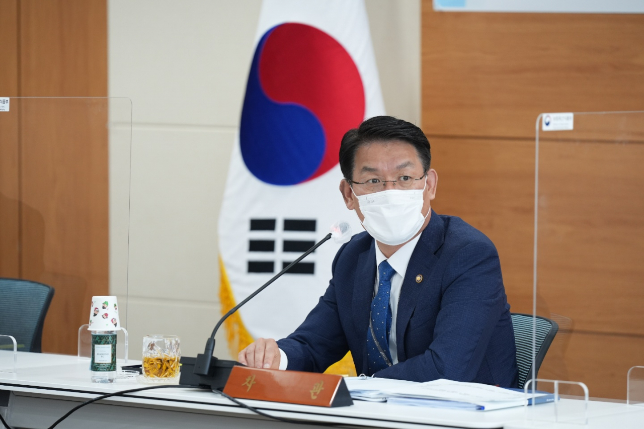 김인중 농림축산식품부 차관이 31일 정부세종청사에서 열린 '2022년 제1차 농식품 수급상황 점검회의'에서 모두발언을 하고 있다.[농림축산식품부 제공]