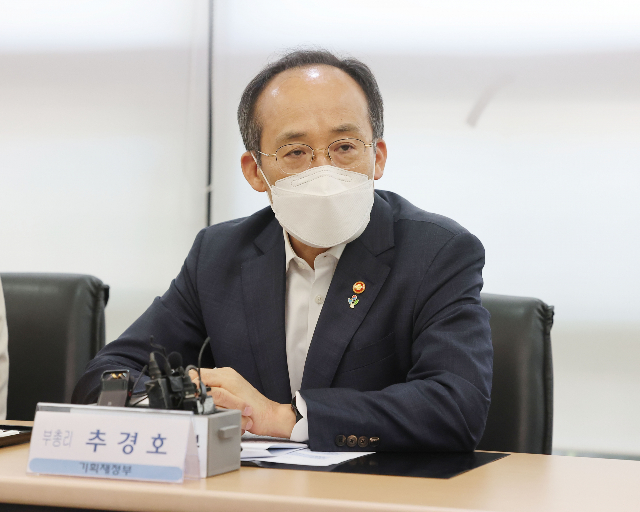 추경호 부총리 겸 기획재정부 장관이 31일 오후 서울대학교 반도체 공동연구소를 방문해 인사말을 하고 있다.[연합]