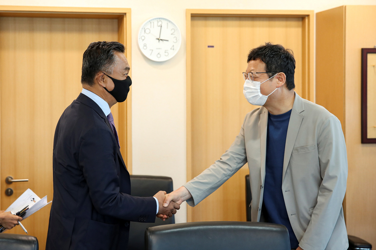 디노 패티 잘랄 인도네시아 FPCI 의장(왼쪽)과 김유열 EBS 사장.