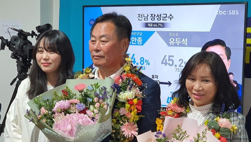 김산 무안군수가 당선자가 소감을 밝히고 있다.