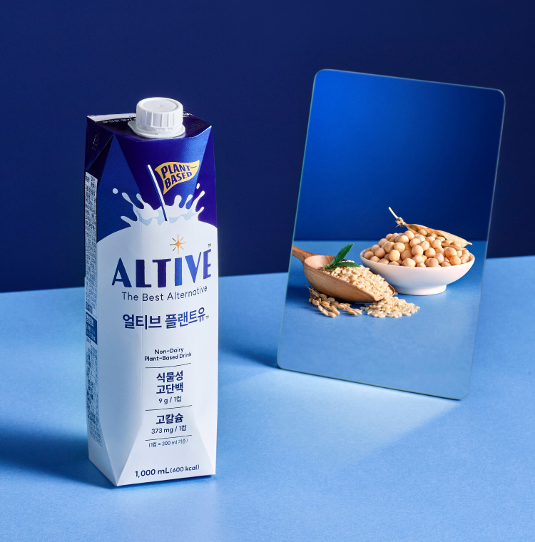 CJ제일제당이 식물성 대체유 사업의 전문 브랜드 ‘얼티브(ALTIVE)’를 론칭하고, 팝업 스토어와 온라인몰에 100% 식물성 음료 ‘얼티브 플랜트유’를 2일 선보인다. [CJ제일제당 제공]