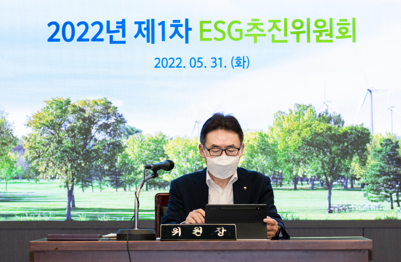 5월 31일 개최된 ESG추진위원회에서 김춘안 위원장(농업・녹색금융부문 부행장)이 모두발언을 하고 있다.